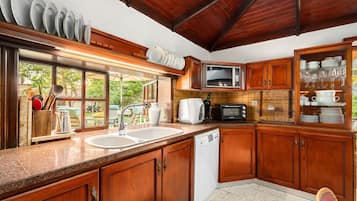 Studio, Garden View | Interior