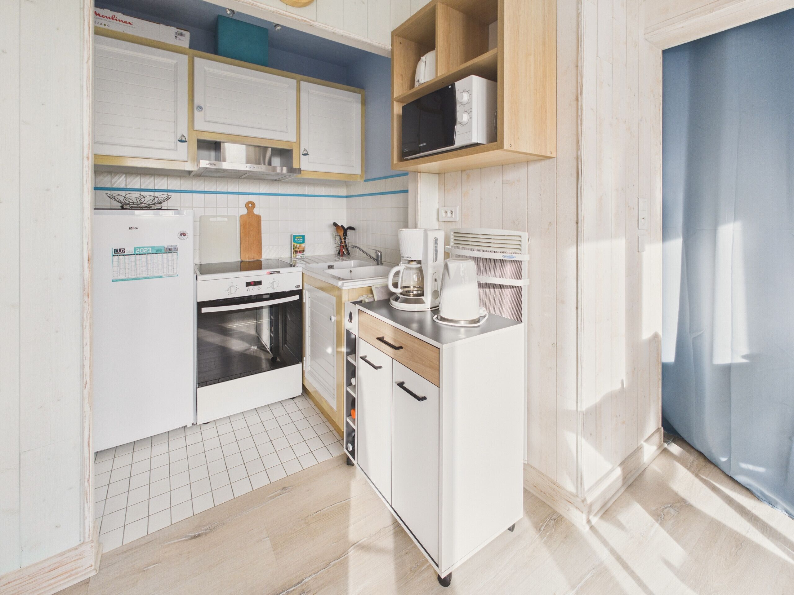 Réfrigérateur, micro-ondes, four, cafetière/bouilloire