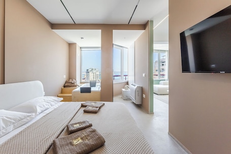 Luxury Apartment, Sea View | Blackout drapes, iron/ironing board, free WiFi