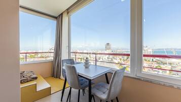 Luxury Apartment, Sea View | In-room dining