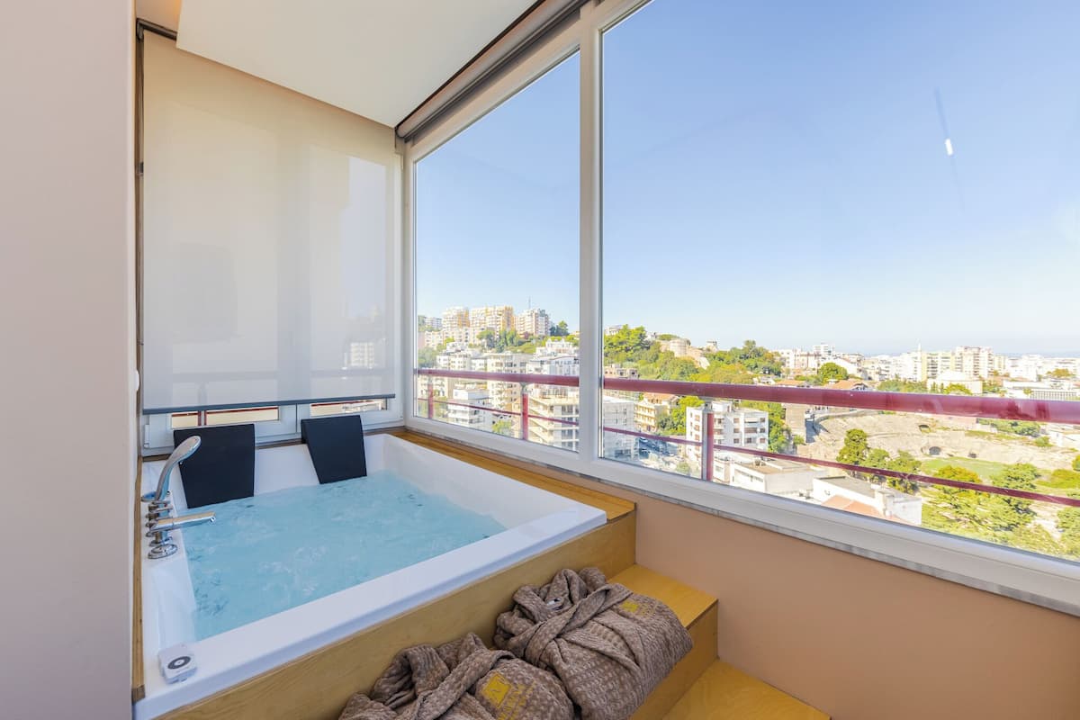 Appartement Luxe, vue mer | Baignoire à jets