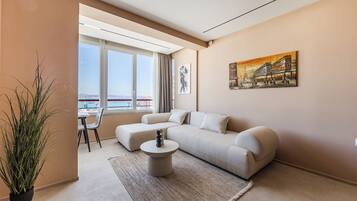 Luxury Apartment, Sea View | Living area