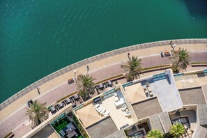 Property grounds - Spacious 1 Bhk Apt with Canal view  in Dubai Marina (Dubai)