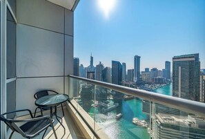 Property grounds - Spacious 1 Bhk Apt with Canal view  in Dubai Marina (Dubai)