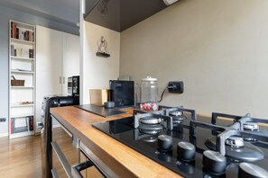 Kühlschrank, Mikrowelle, Geschirrspüler, Toaster