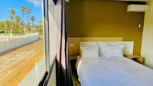 Habitación estándar doble, balcón, vistas al mar | Wifi gratis