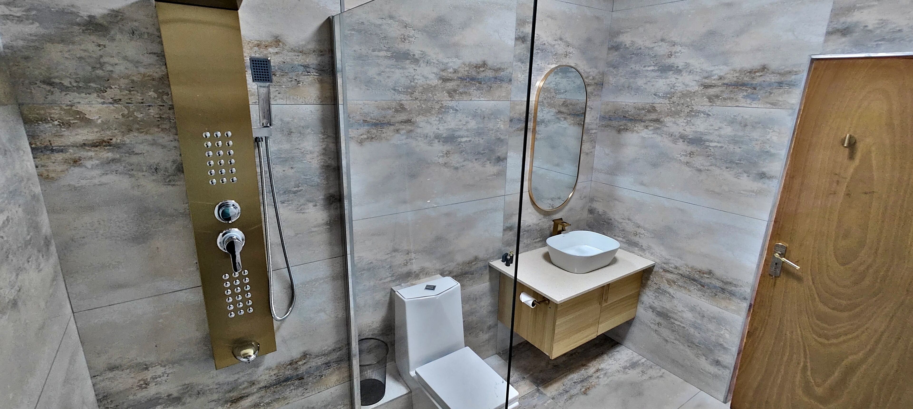 豪華雙人房, 陽台, 海景 | 浴室 | 淋浴設備、免費盥洗用品、毛巾、肥皂