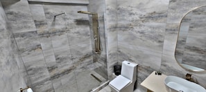 Deluxe Double Room, Balcony, Sea View | Bathroom | Shower, free toiletries, towels, soap - WAVES ocean front (Desainager)