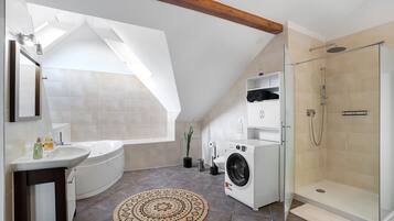 Shower, hair dryer, towels