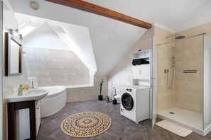 Shower, hair dryer, towels