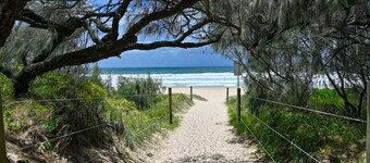 Beachfront 1BR + Loft. Bliss. Surf-Café-Escape