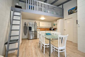 Dining - Beachfront 1BR + Loft. Bliss. Surf-Café-Escape (Sunshine Coast)