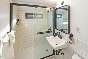 Shower - PET FRIENDLY 🐾! Foosball! Two Living Rooms! Modern Living! (Big Bear Lake)