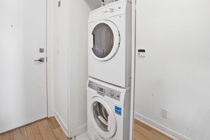 Deluxe Apartment, City View | Laundry - NXT 12 YORK (Toronto)