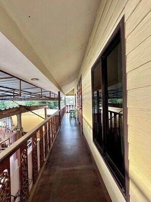 المنطقة المحيطة بالمنشأة