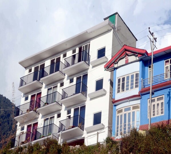 Mặt tiền nơi lưu trú