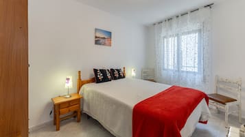 Een strijkplank/strijkijzer, wifi, beddengoed