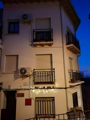 Exterior detail - Apartment 'El Portal De Beni 1' with Balcony, Wi-Fi and Air Conditioning (Pedro Bernardo)
