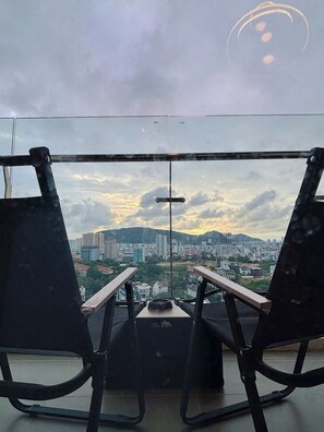 Căn hộ Deluxe, bếp, quang cảnh thành phố | Hiên