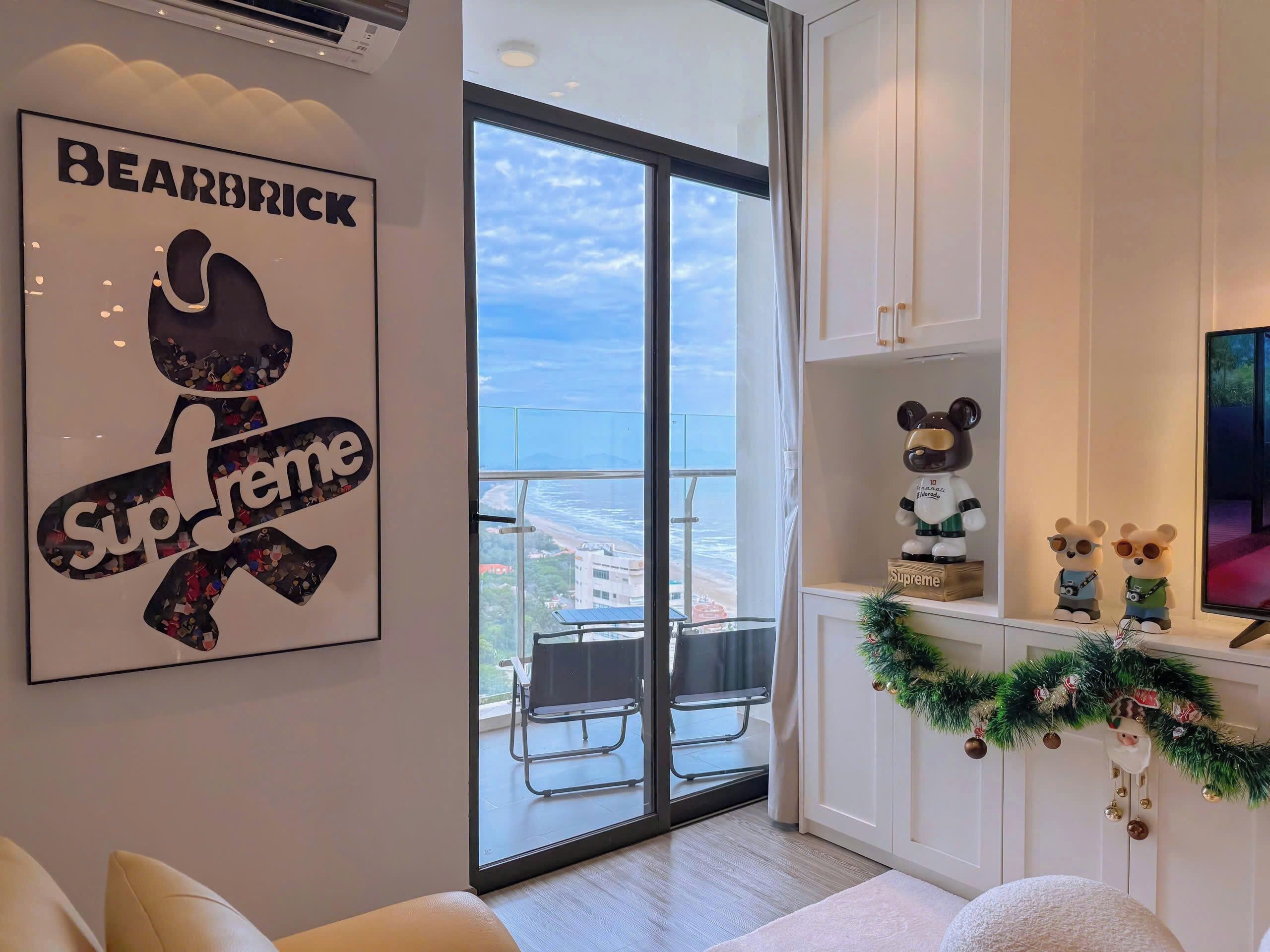 Deluxe Apartment, Beach View | Living area