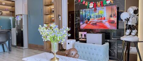 Deluxe Apartment, City View | Living area | 55-inch Smart TV with cable channels