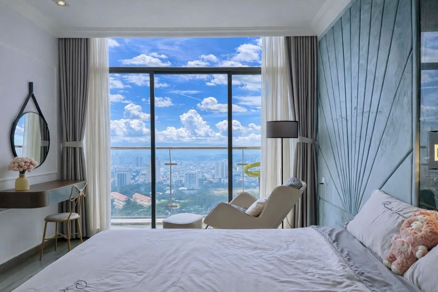 Apartemen Deluks, pemandangan kota | Setrika/meja setrika dan Wi-Fi gratis