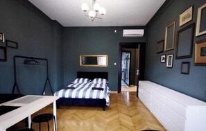 Habitación doble clásica, 1 cama matrimonial | Escritorio y espacio para trabajar con laptop 