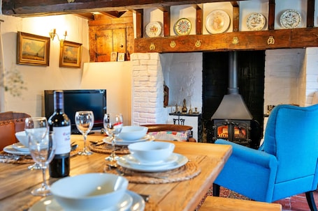 Dining. Cricketers' Cottage