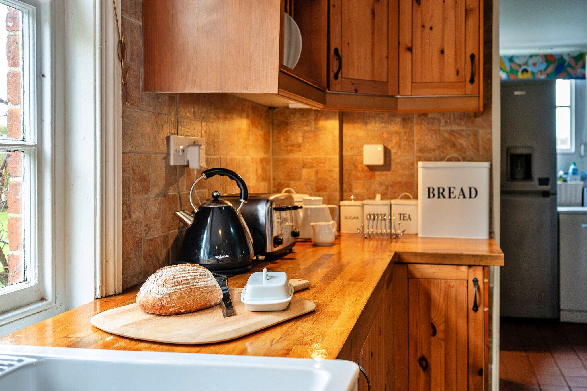 Jääkaappi, mikroaaltouuni, uuni, astianpesukone