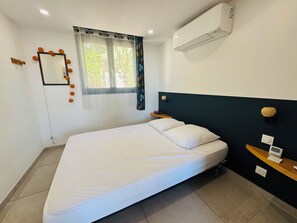 3 bedrooms, iron/ironing board, WiFi, bed sheets - House in Estate with swimming pool (Bormes-les-Mimosas)