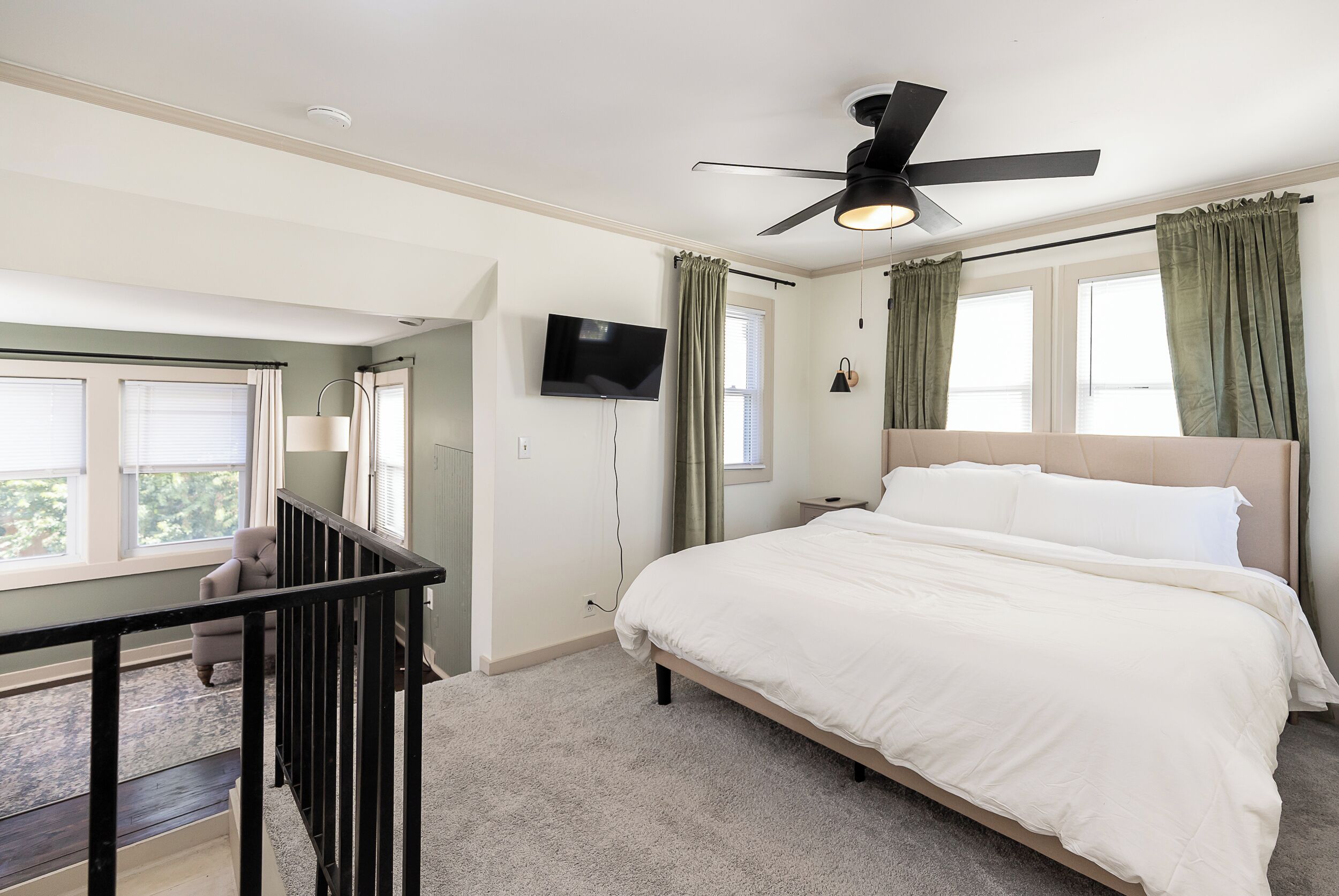 3 habitaciones, escritorio, tabla de planchar con plancha y wifi gratis 