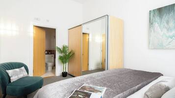 3 soverom, skrivebord, strykejern/-brett og wi-fi