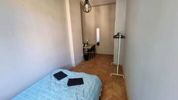 Phòng đôi phong cách cổ điển, 1 giường đôi | Bàn, khu vực làm việc phù hợp cho laptop, bàn ủi/dụng cụ ủi quần áo