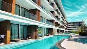 Outdoor pool - Beachfront 1bedroom Apartment (Choeng Thale)