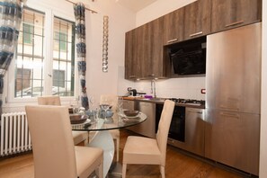Fridge, oven, stovetop, dishwasher - Florence Cozy Duplex (Florence)