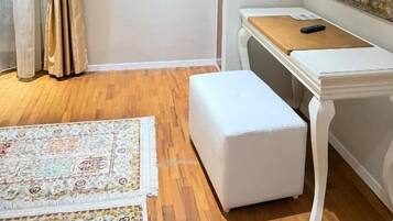 Habitación doble Deluxe, balcón, vista a la ciudad | Interior