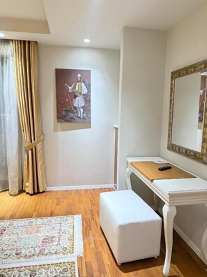 Habitación doble Deluxe, balcón, vista a la ciudad | Interior