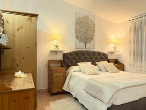 Tabla de planchar con plancha, wifi y ropa de cama 