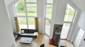 Fernseher, Kamin, Stereoanlage