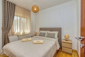 3 slaapkamers, een strijkplank/strijkijzer, wifi, beddengoed