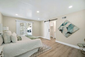 Strykjärn/strykbräda, wi-fi och sängkläder