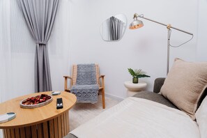 Iron/ironing board, WiFi, bed sheets