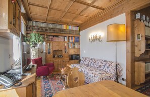 TV - Alpine Apartment in Cortina, Comfy and Central (Cortina d´Ampezzo)
