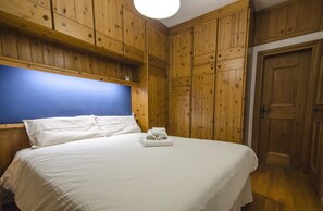 2 bedrooms, free WiFi, bed sheets - Alpine Apartment in Cortina, Comfy and Central (Cortina d´Ampezzo)