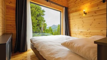 Bungalow junior, balcón, vistas a la montaña | Sistema de insonorización, tabla de planchar con plancha, wifi gratis