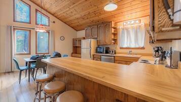 Cabin, Multiple Beds, Patio, Mountain View (Oglala Little Lodge) | Private kitchen