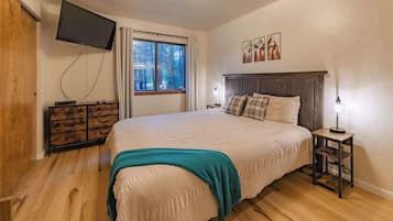 Cabana, várias camas, varanda, vista para a montanha (Oglala Little Lodge) | 2 quartos, individualmente decorados, individualmente mobiliados