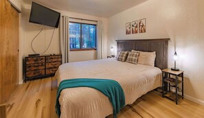 Cabana, várias camas, varanda, vista para a montanha (Oglala Little Lodge) | 2 quartos, individualmente decorados, individualmente mobiliados