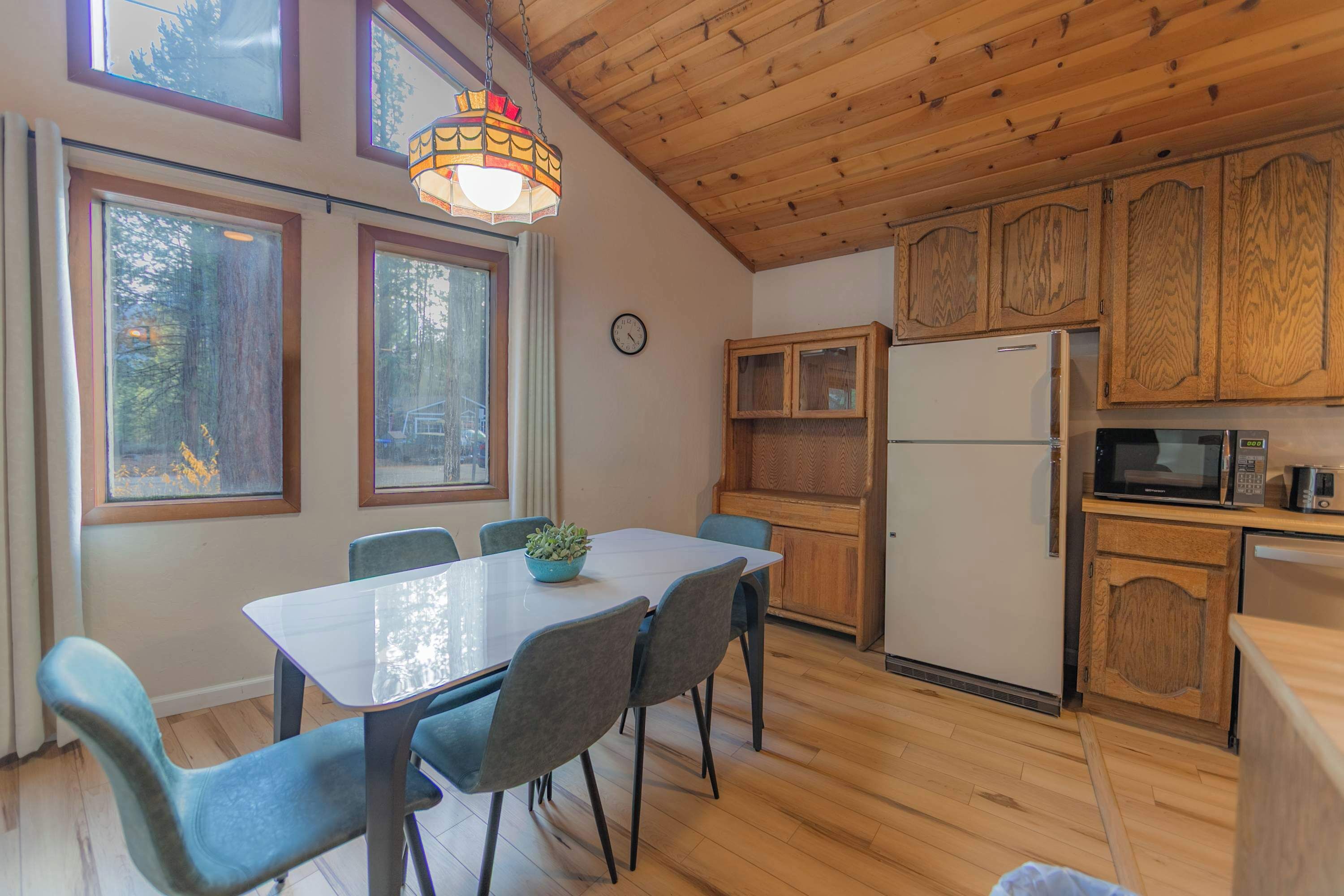 Cabana, várias camas, varanda, vista para a montanha (Oglala Little Lodge) | Opções para refeição