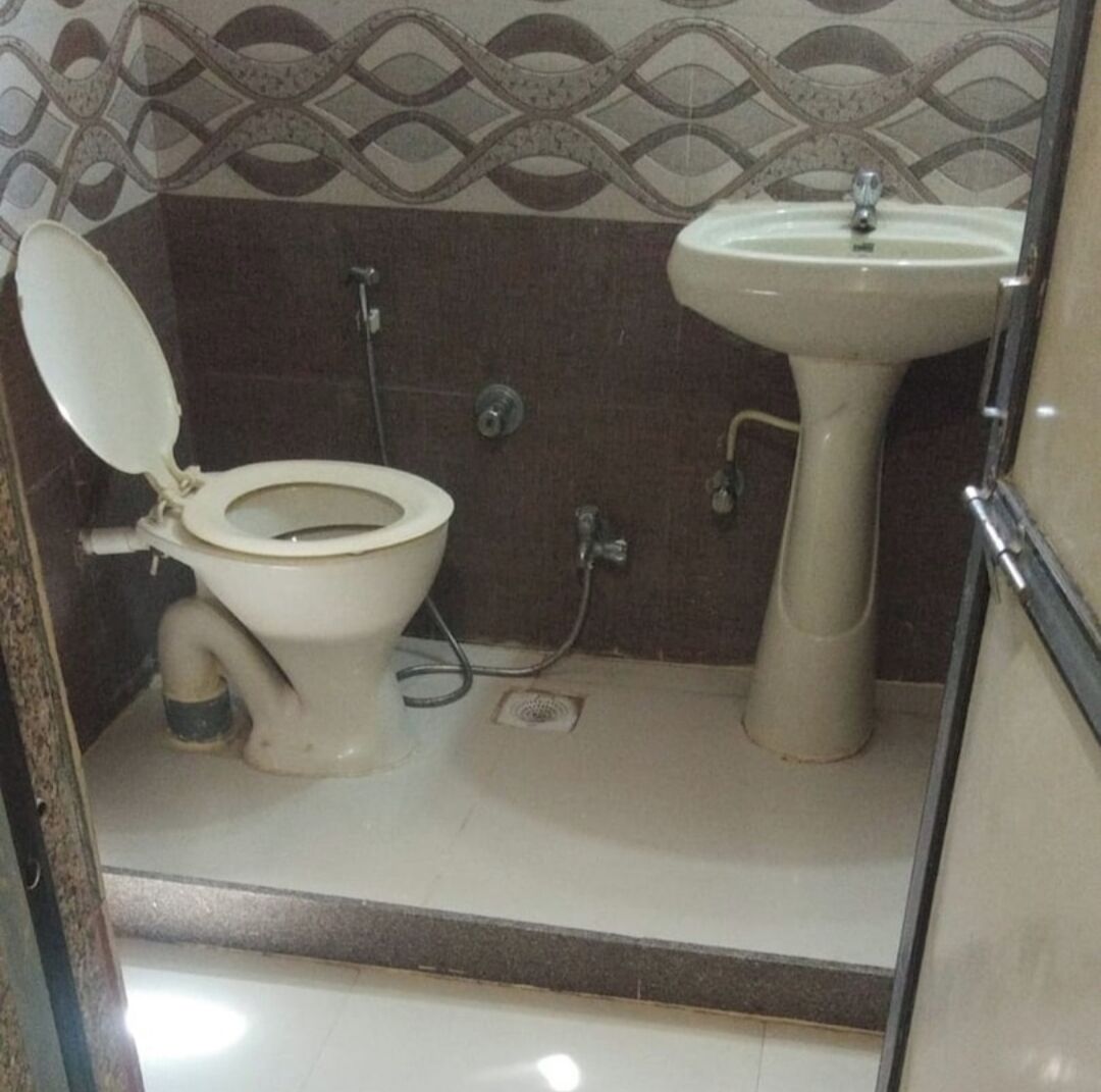 Regadera, amenidades de baño gratuitas, toallas, jabón 